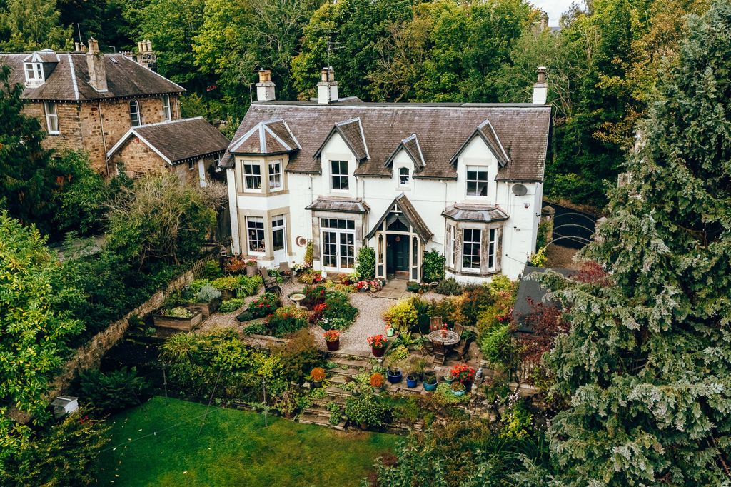 Property photo 1 of 28