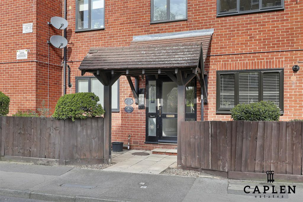 Property photo 2 of 21