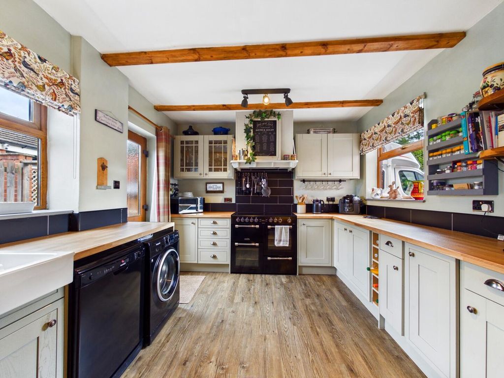 Property photo 3 of 19 Kitchen