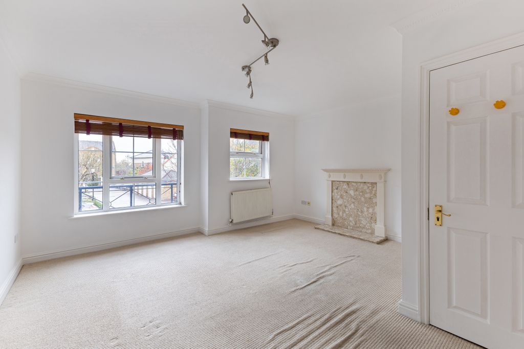 Property photo 2 of 23