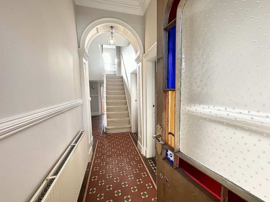 Property photo 3 of 28