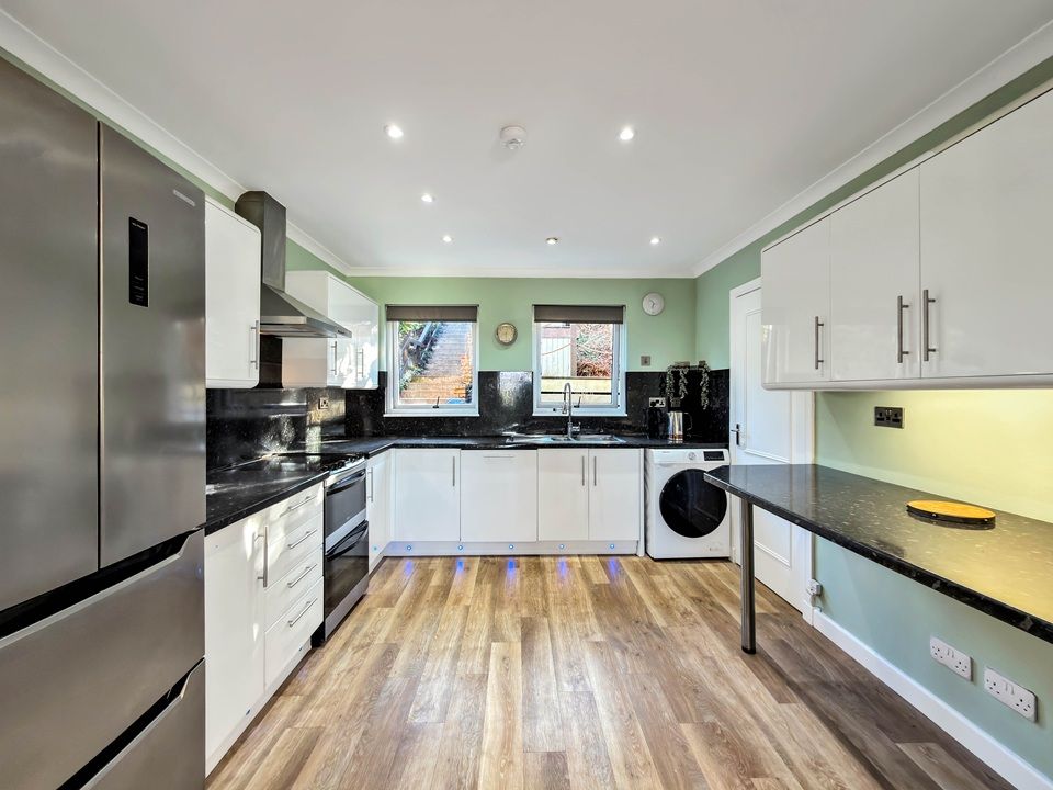 Property photo 3 of 32