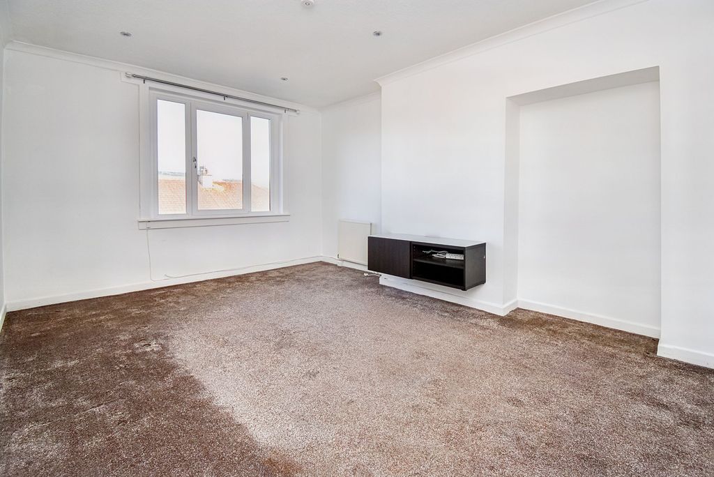 Property photo 2 of 10 Lounge Angle 1