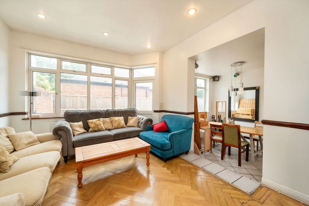 Property photo 2 of 11