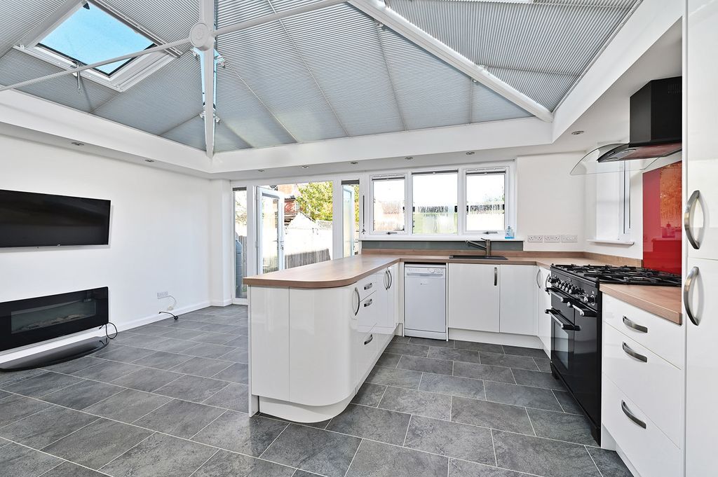 Property photo 2 of 15 Kitchen