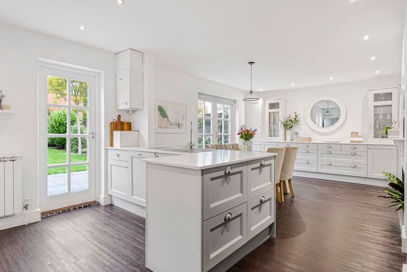 Property photo 2 of 33 Photo 19