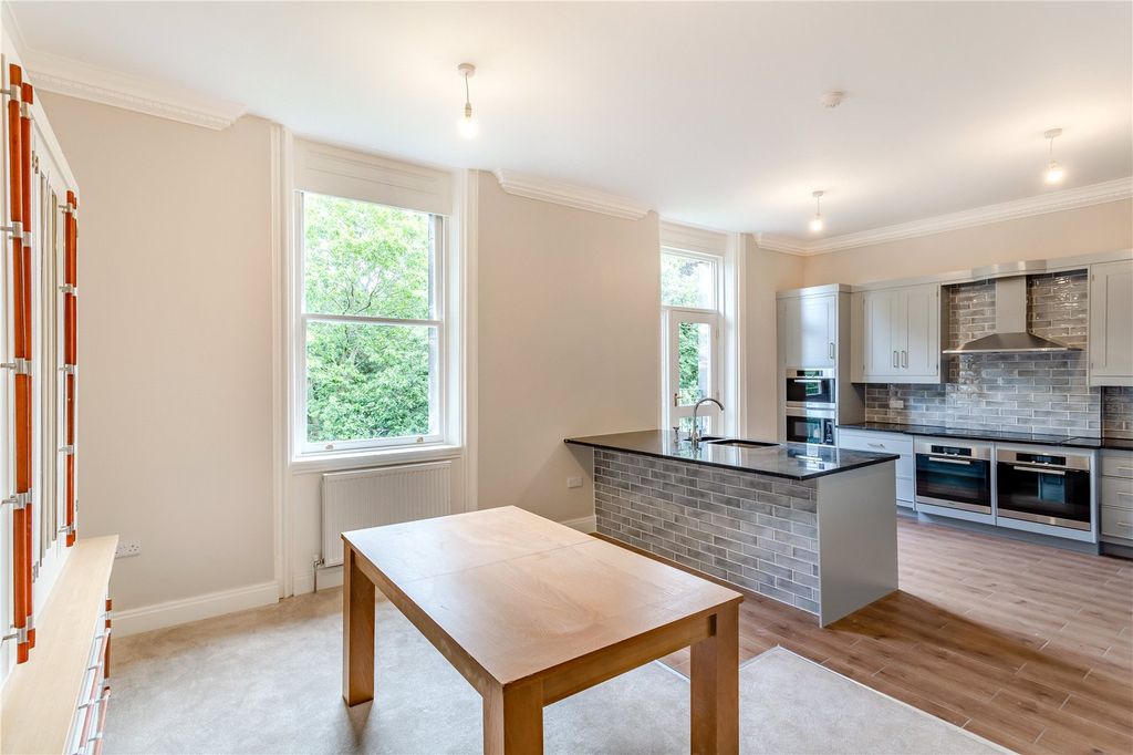 Property photo 2 of 11 Dining Area