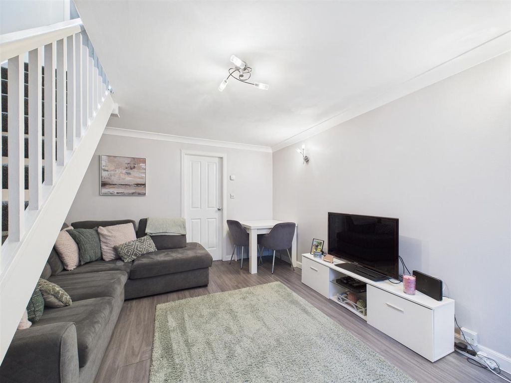 Property photo 2 of 14 Cam01486G0-Pr0963-Still006.Jpg