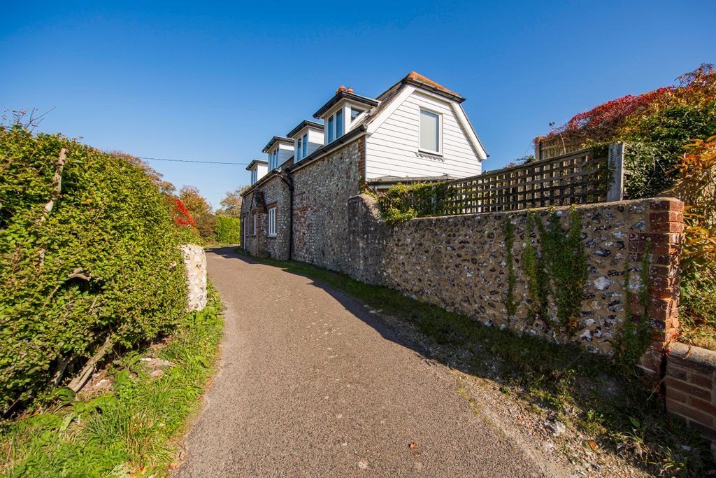 Property photo 3 of 22