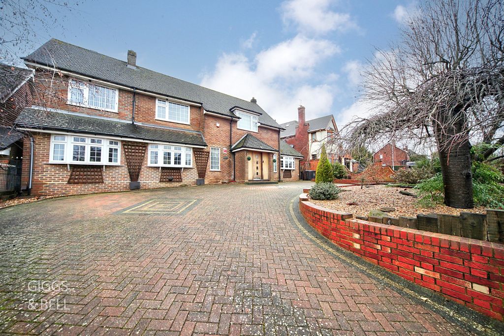 Property photo 1 of 31 4755310