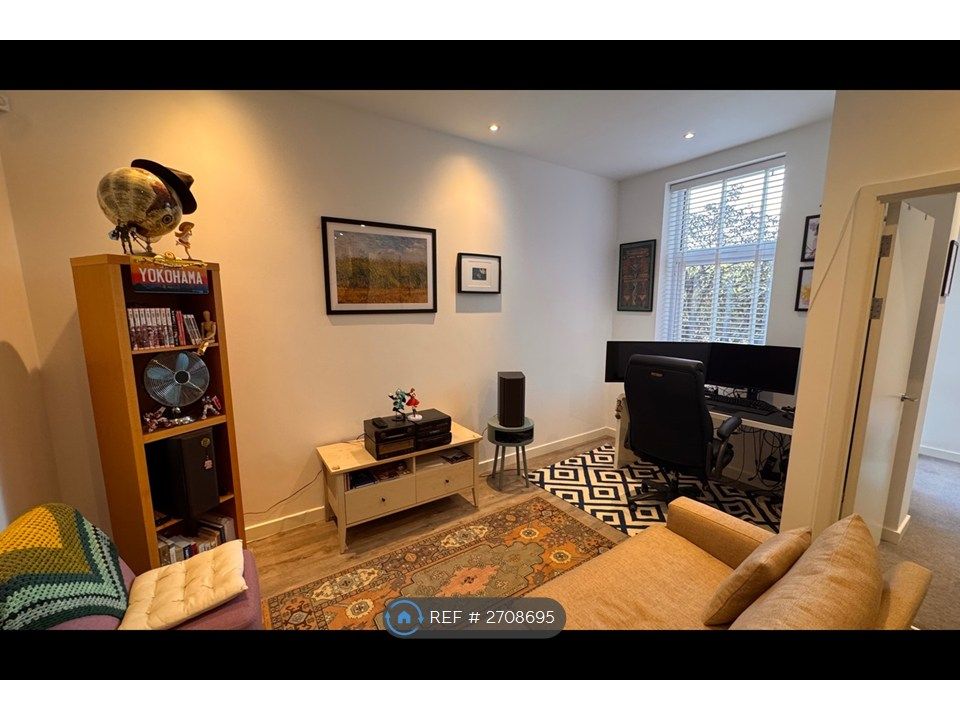 Property photo 2 of 13 Study Space