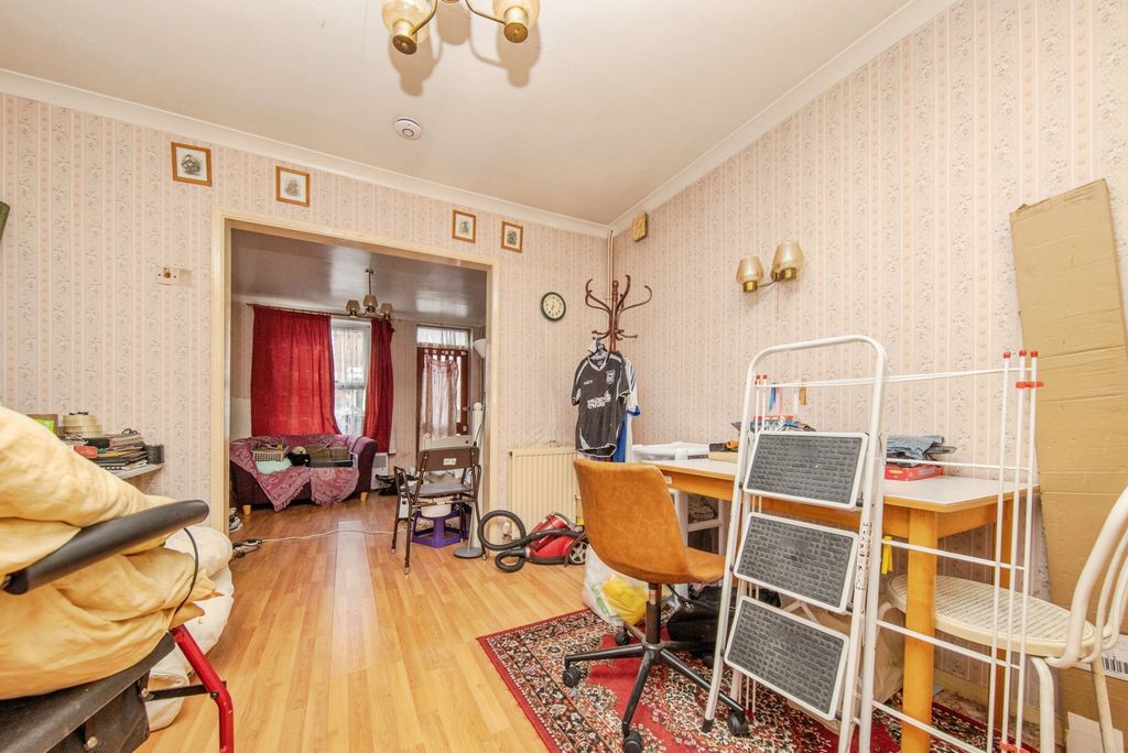 Property photo 2 of 12 Pbox-Img.Jpg