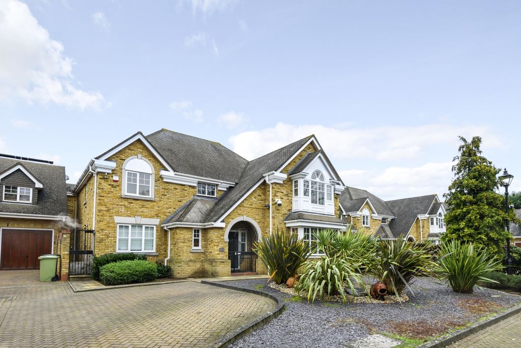 Property photo 1 of 17 External