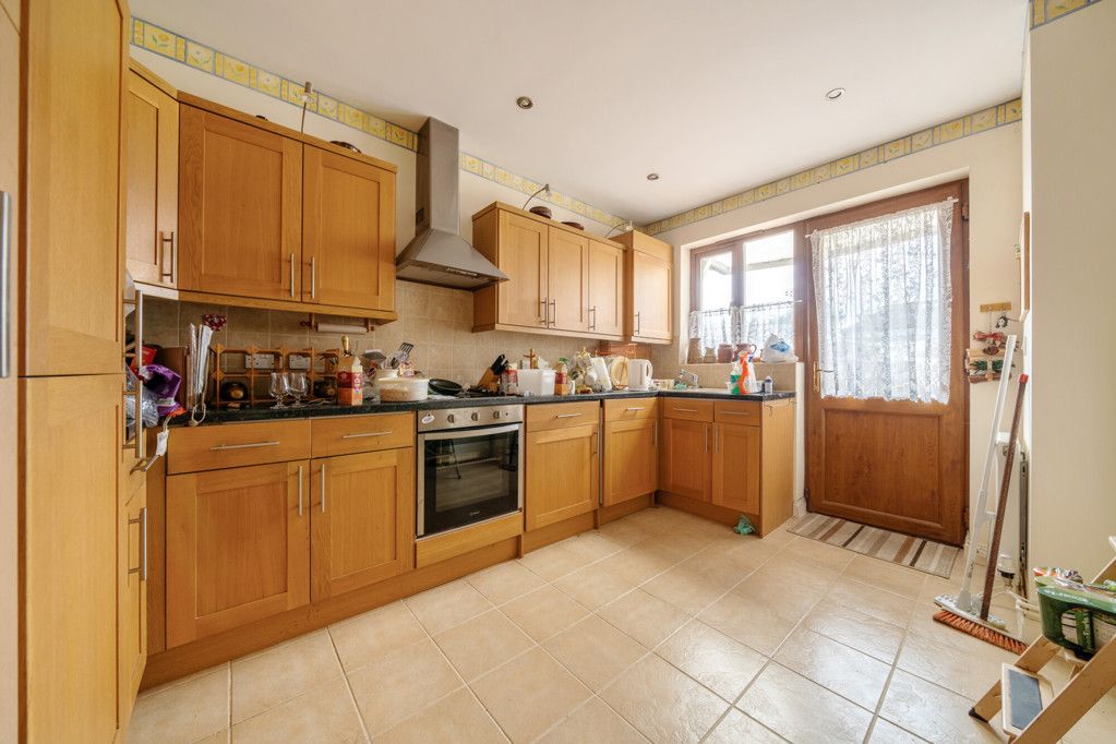 Property photo 3 of 8 Kitchen