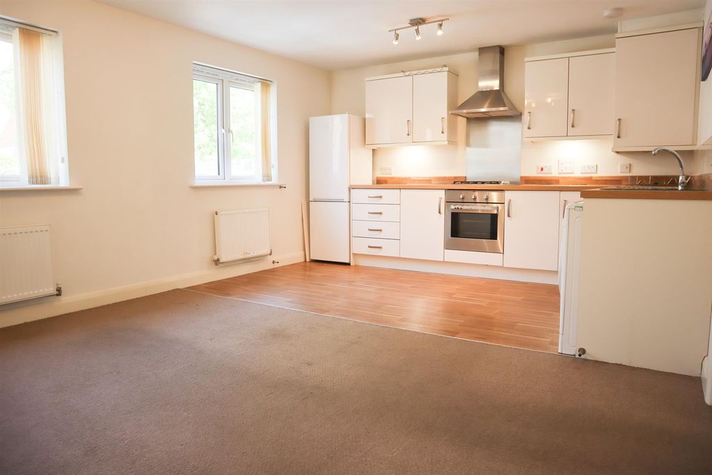 Property photo 3 of 9 Kitchen/Lounge