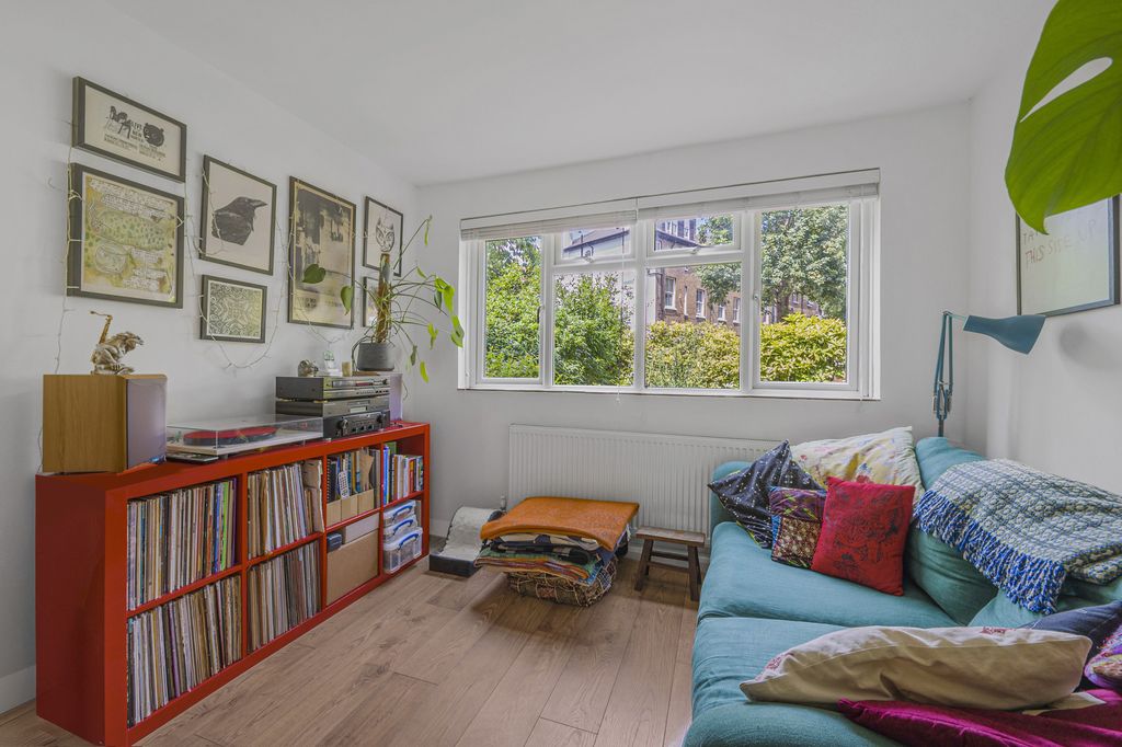 Property photo 3 of 11