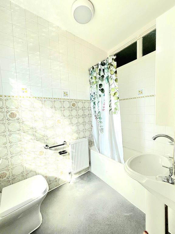 Property photo 2 of 4 Bathroom