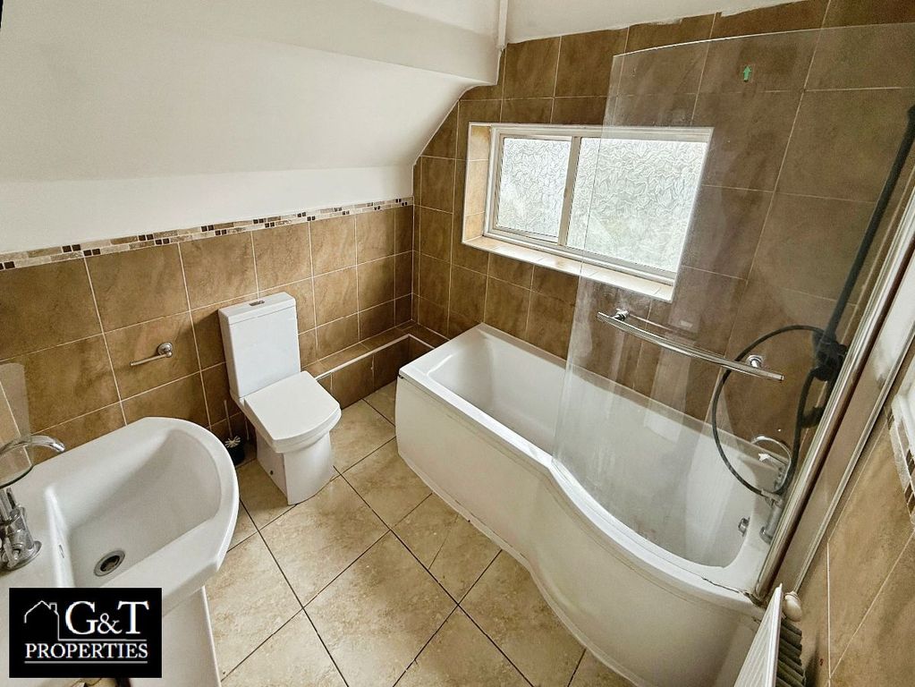 Property photo 2 of 19 Family Bathroom