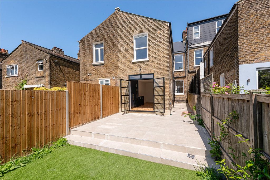 Property photo 2 of 23 Picture No. 29