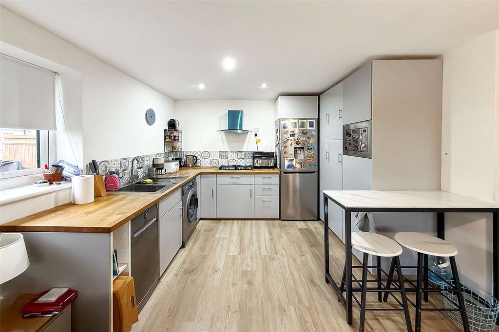 Property photo 3 of 22 Picture No. 14