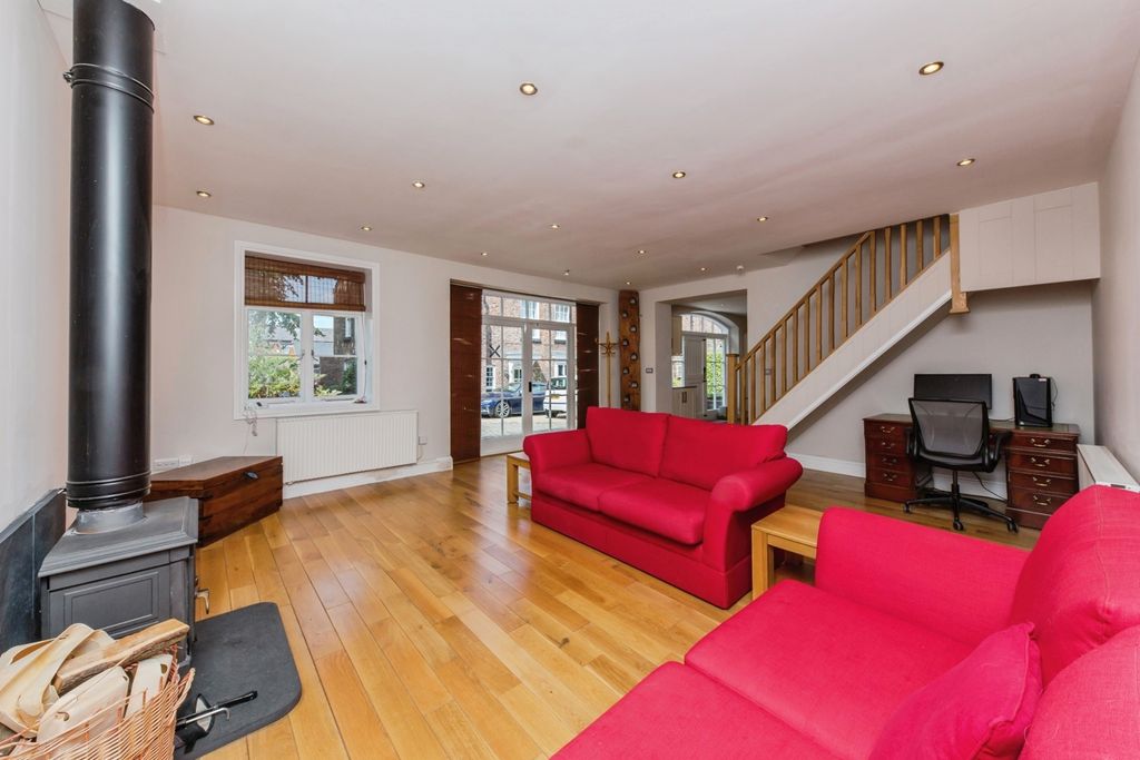 Property photo 2 of 20 Pbox-Img.Jpg