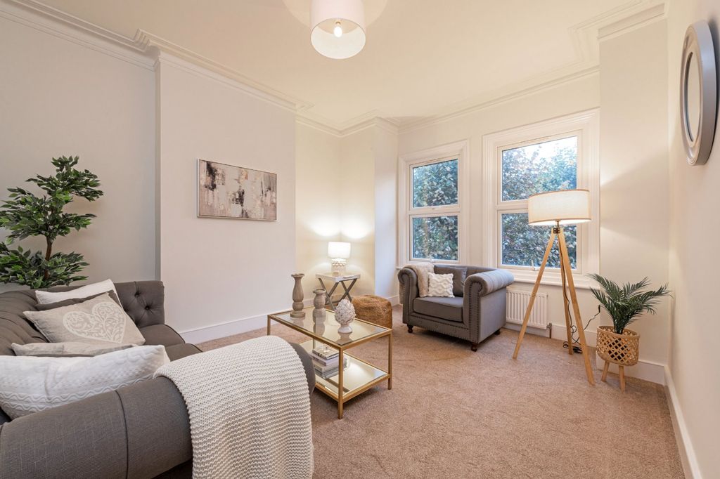 Property photo 3 of 9 Reception