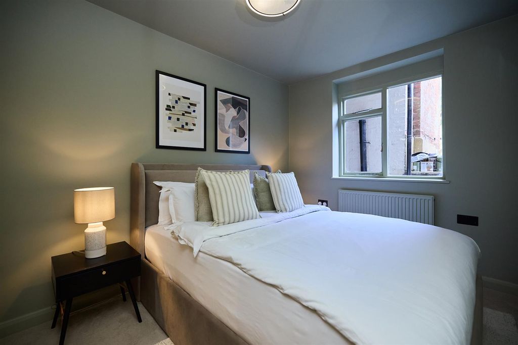 Property photo 3 of 5 Ln Woo 6 B Bedroom_101.Jpg