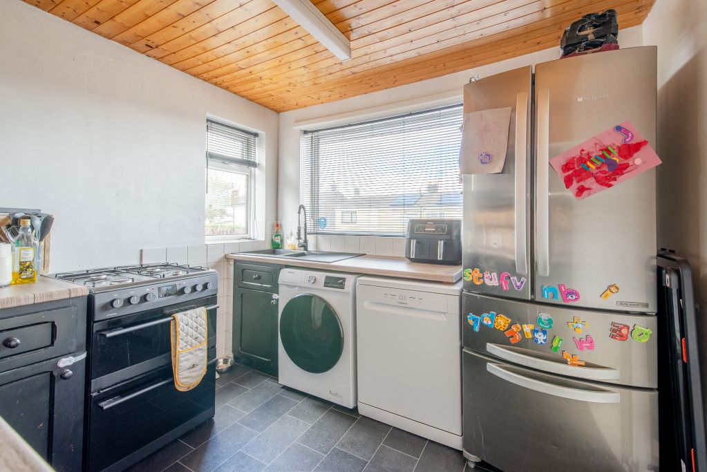 Property photo 3 of 19 Kitchen