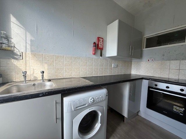 Property photo 3 of 5 Kitchen