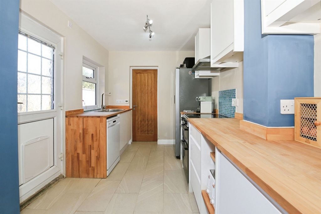 Property photo 3 of 25