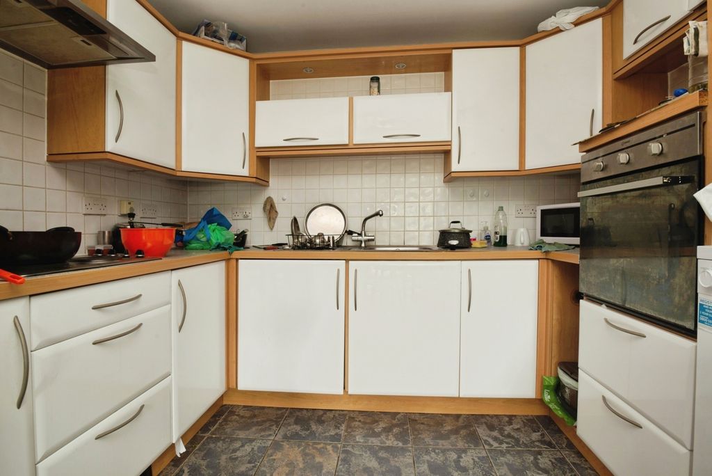Property photo 3 of 14 Kitchen