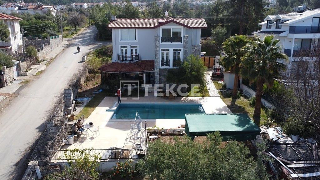 Property photo 3 of 49