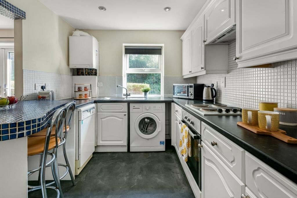 Property photo 1 of 5 Livingstone Rd