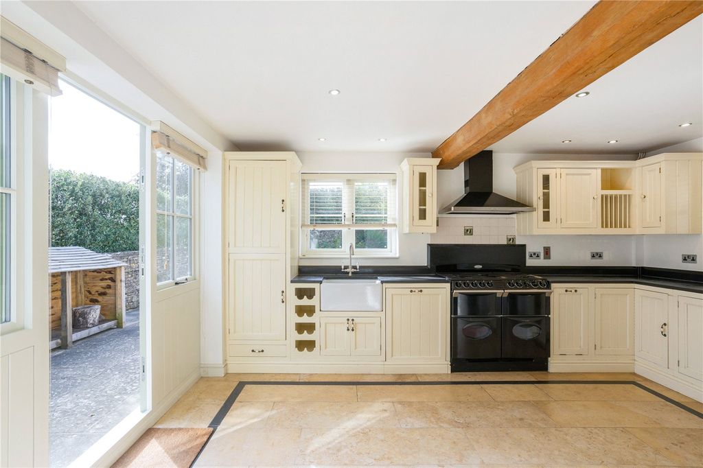 Property photo 3 of 13 Picture No. 10