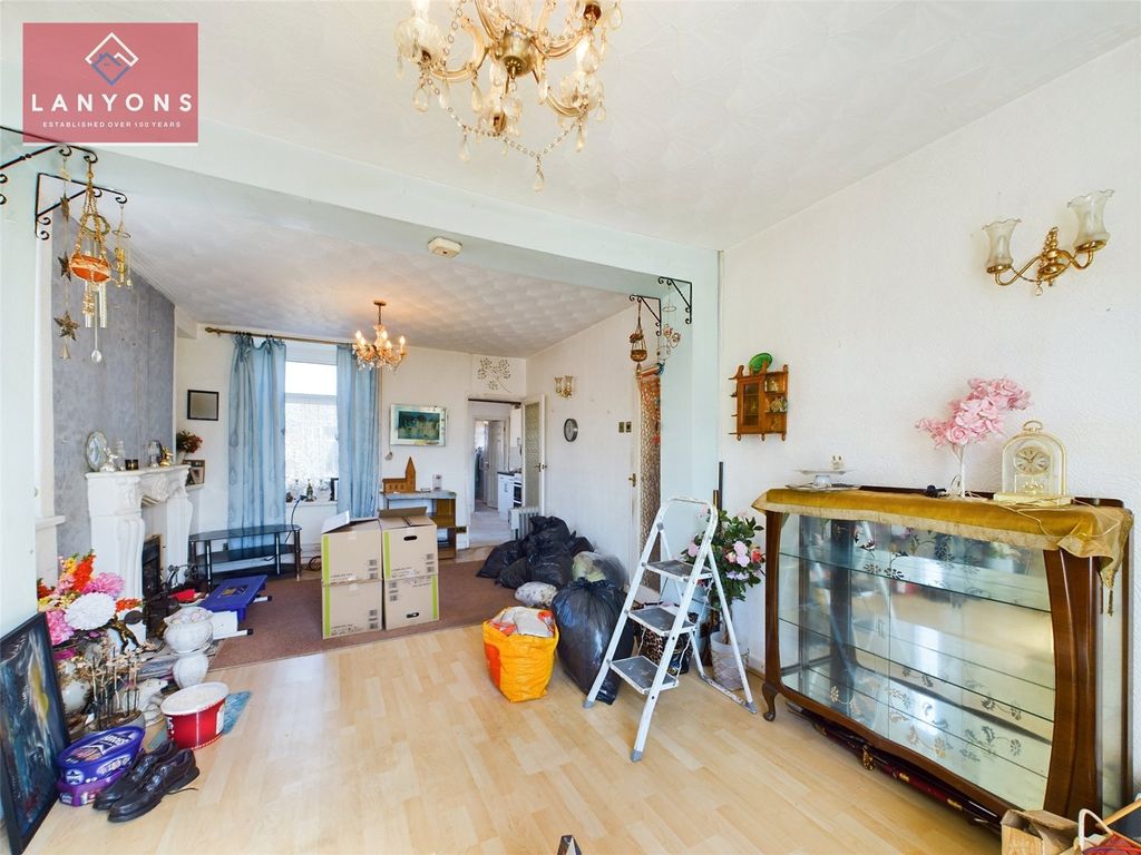 Property photo 3 of 12 Picture No. 05