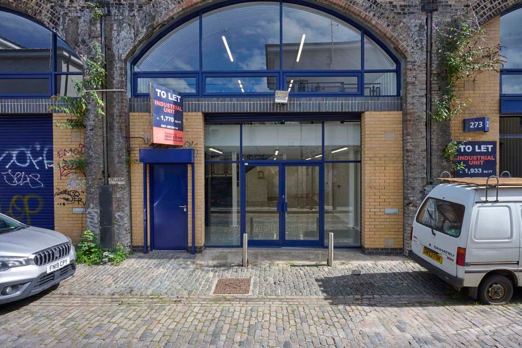 Property photo 1 of 1 The Front Of An Arch.