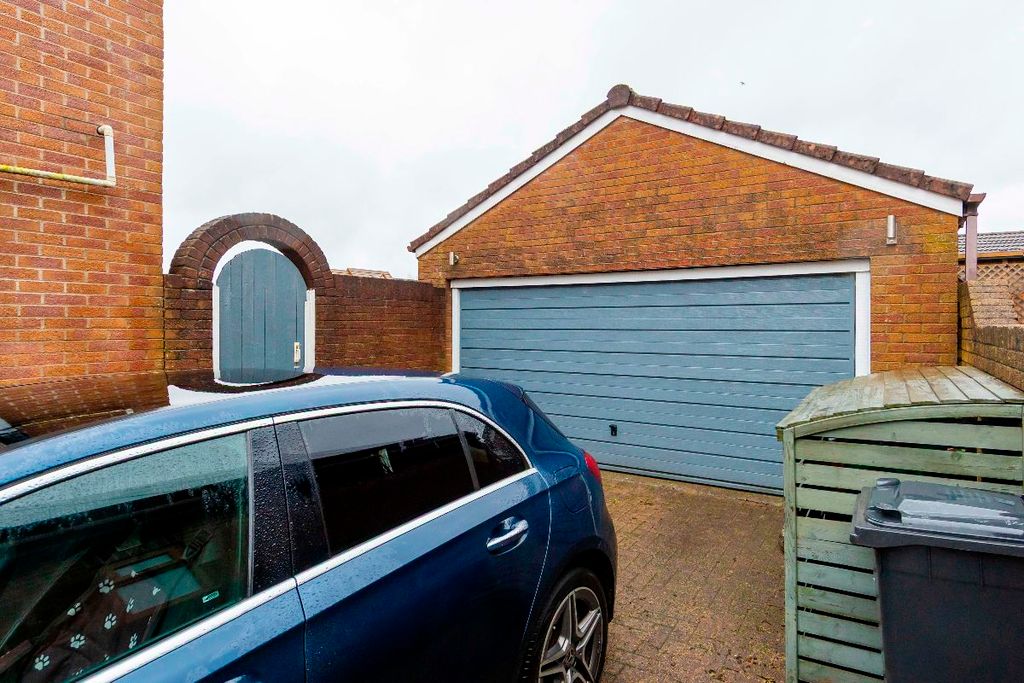 Property photo 3 of 44