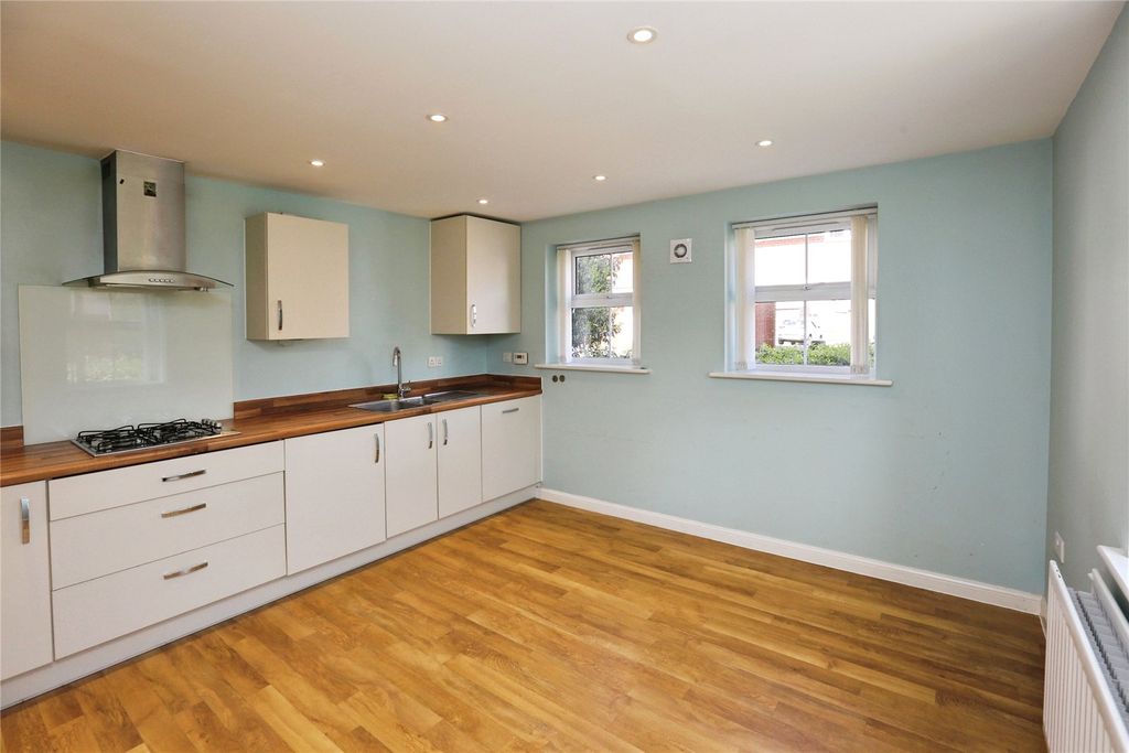 Property photo 3 of 27 Kitchen