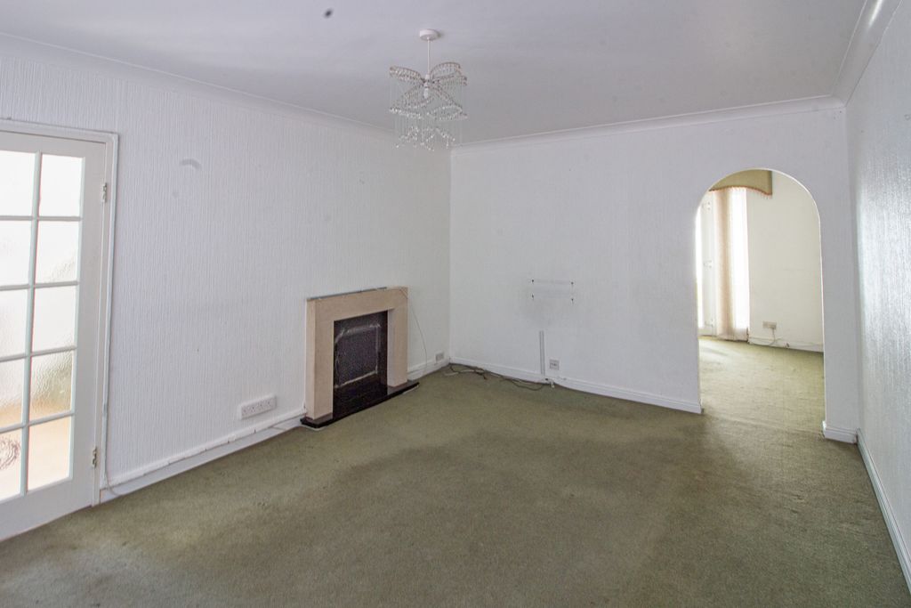 Property photo 3 of 19 Living Room