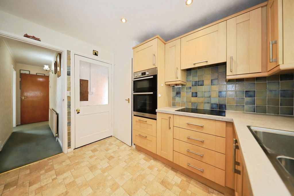 Property photo 3 of 17 Photo
