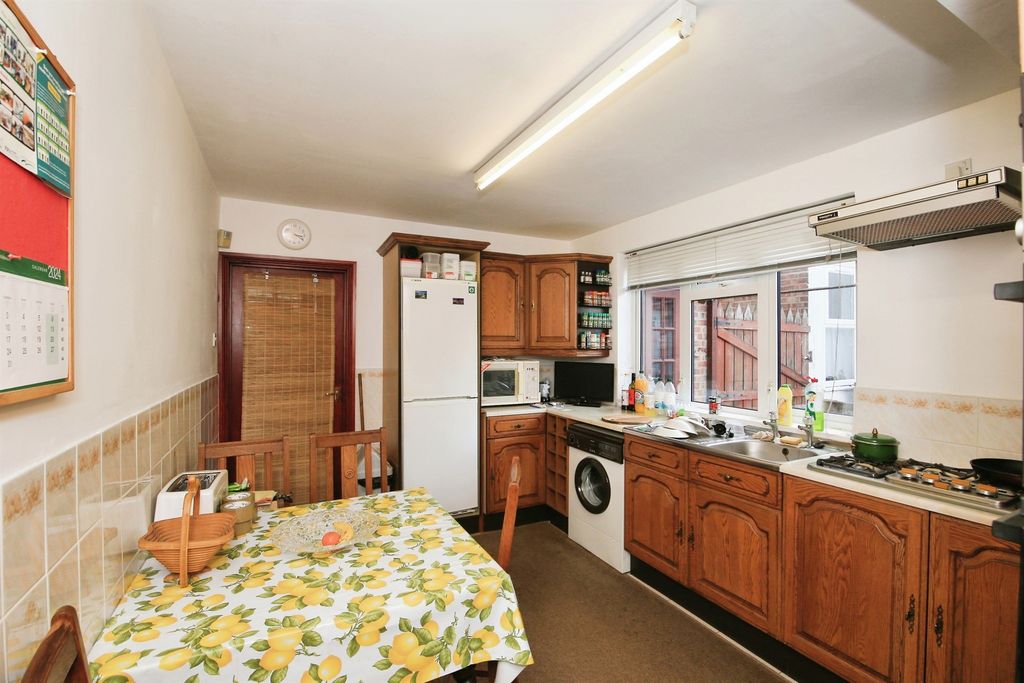 Property photo 2 of 17