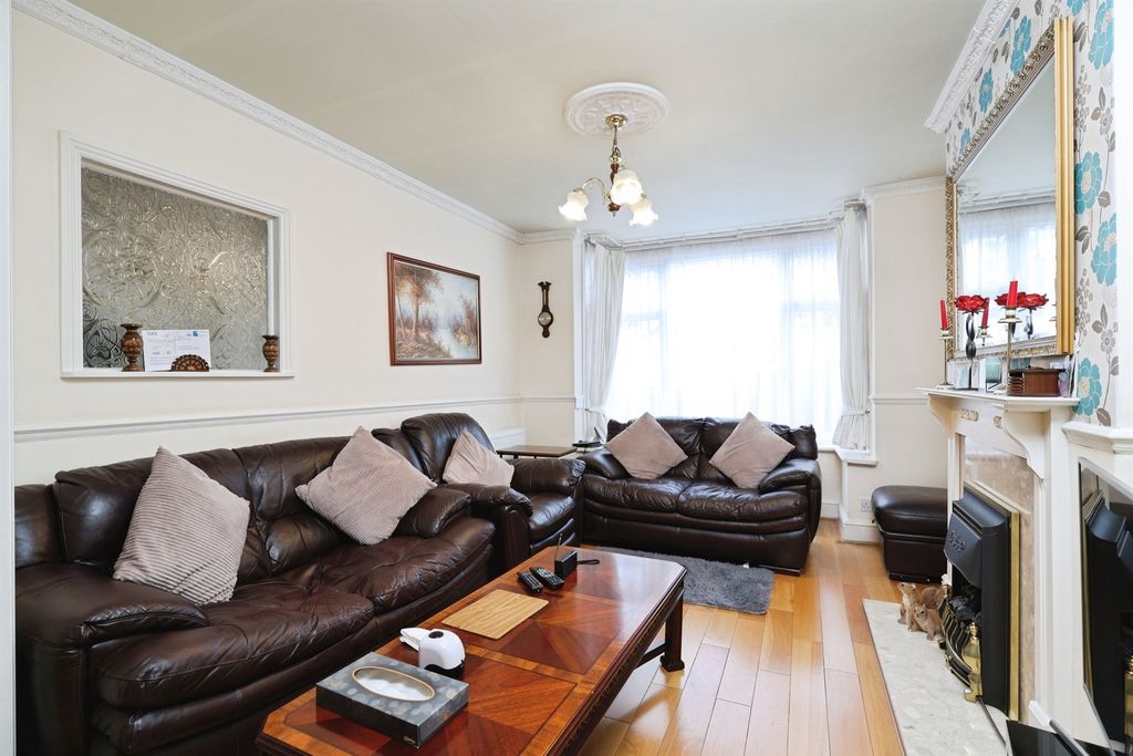 Property photo 2 of 17