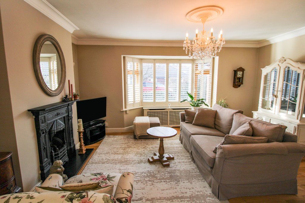 Property photo 2 of 18 Lounge