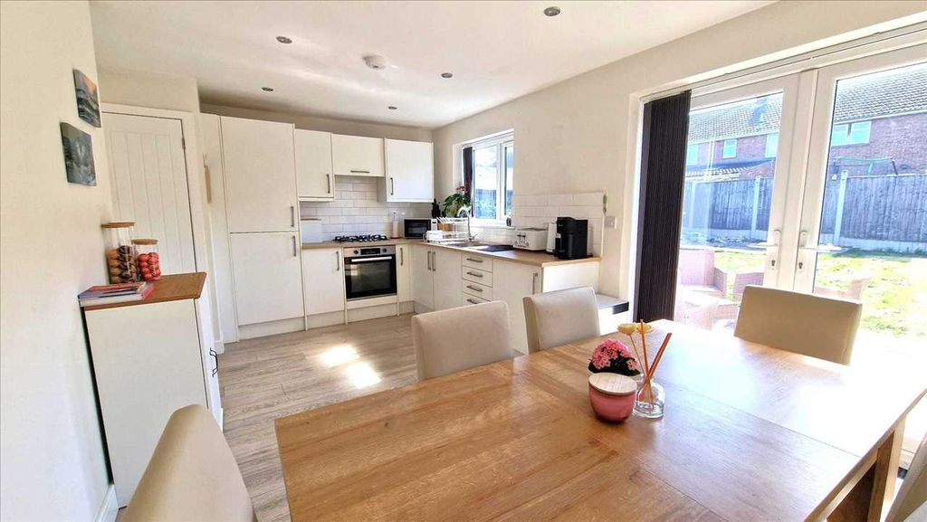 Property photo 2 of 18 Kitchen Diner