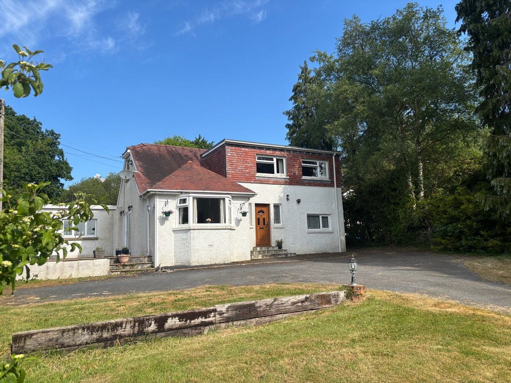 Property photo 2 of 33