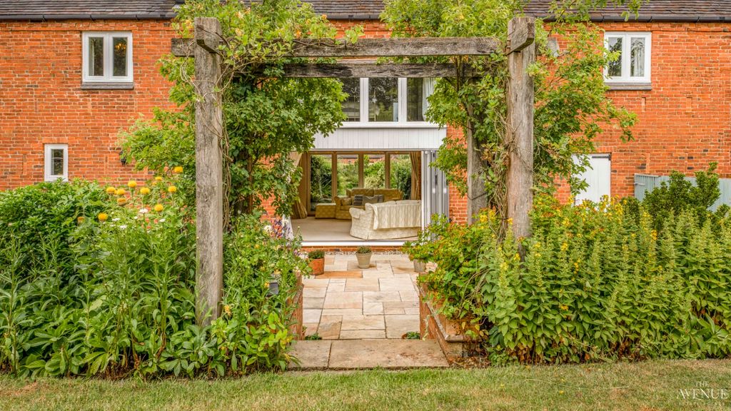 Property photo 1 of 31 4957881