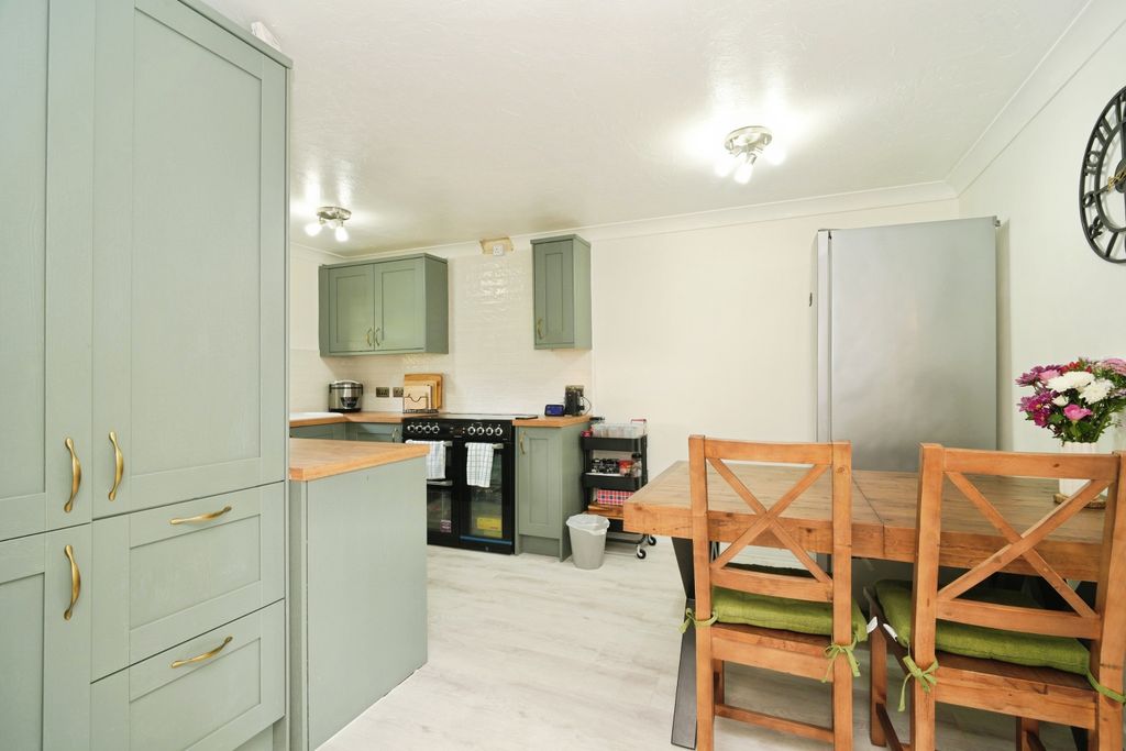Property photo 3 of 20 Kitchen/Diner