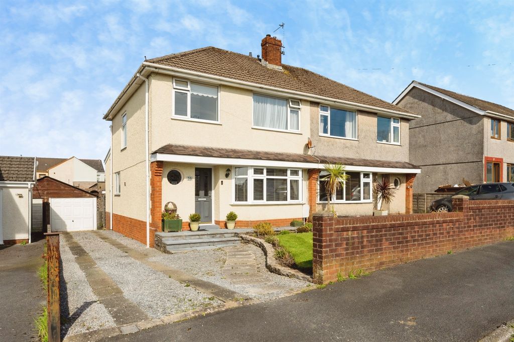 Property photo 2 of 21