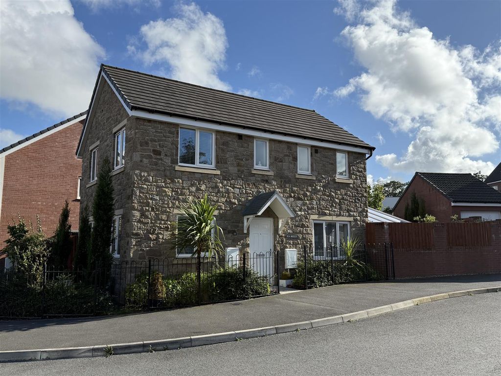 Property photo 1 of 15 19 Pincombe Road Front.Jpg