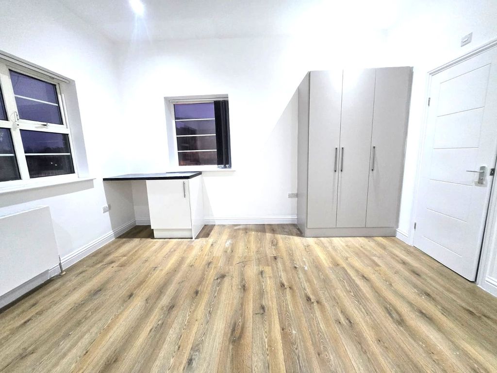 Property photo 1 of 2